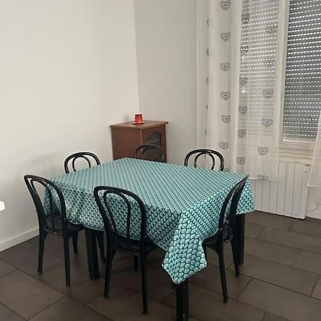 Superbe Appartement Avec Parking Gratuit Vaulx-en-Velin Extérieur photo