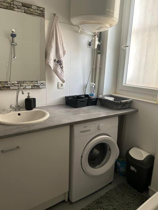 Superbe Appartement Avec Parking Gratuit Vaulx-en-Velin Extérieur photo