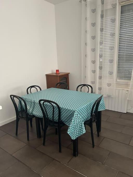 Superbe Appartement Avec Parking Gratuit Vaulx-en-Velin Extérieur photo