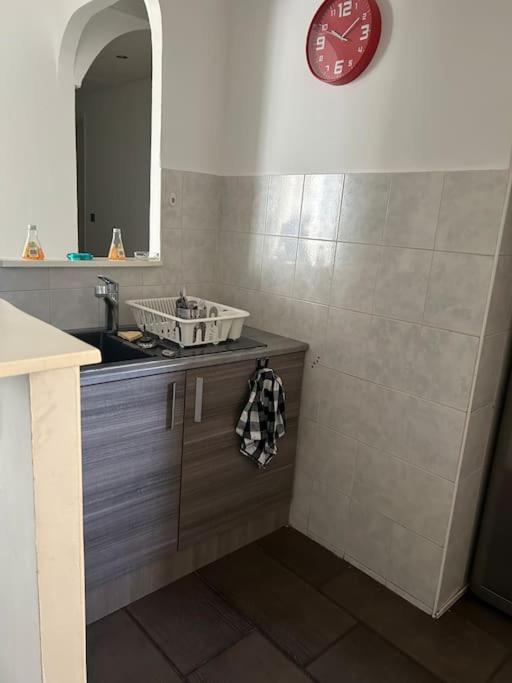 Superbe Appartement Avec Parking Gratuit Vaulx-en-Velin Extérieur photo